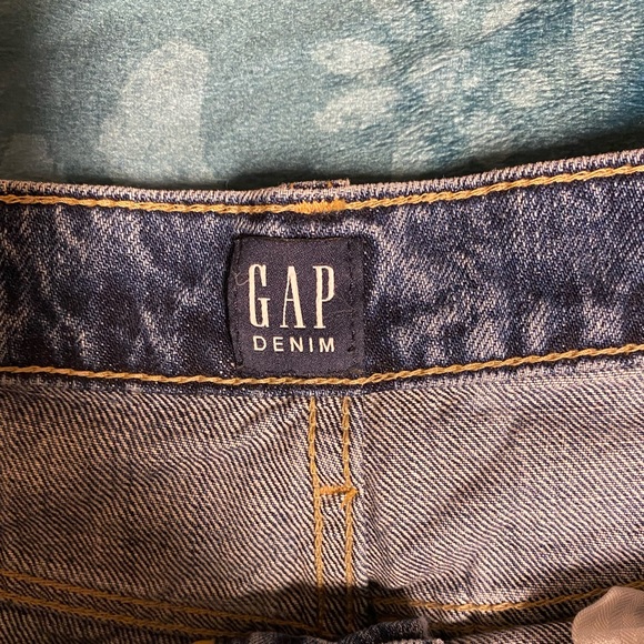 Gap high-rise mom jeans - Picture 3 of 4